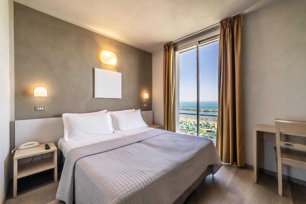 Hotel Columbia Белларія-Іджеа-Марина Екстер'єр фото